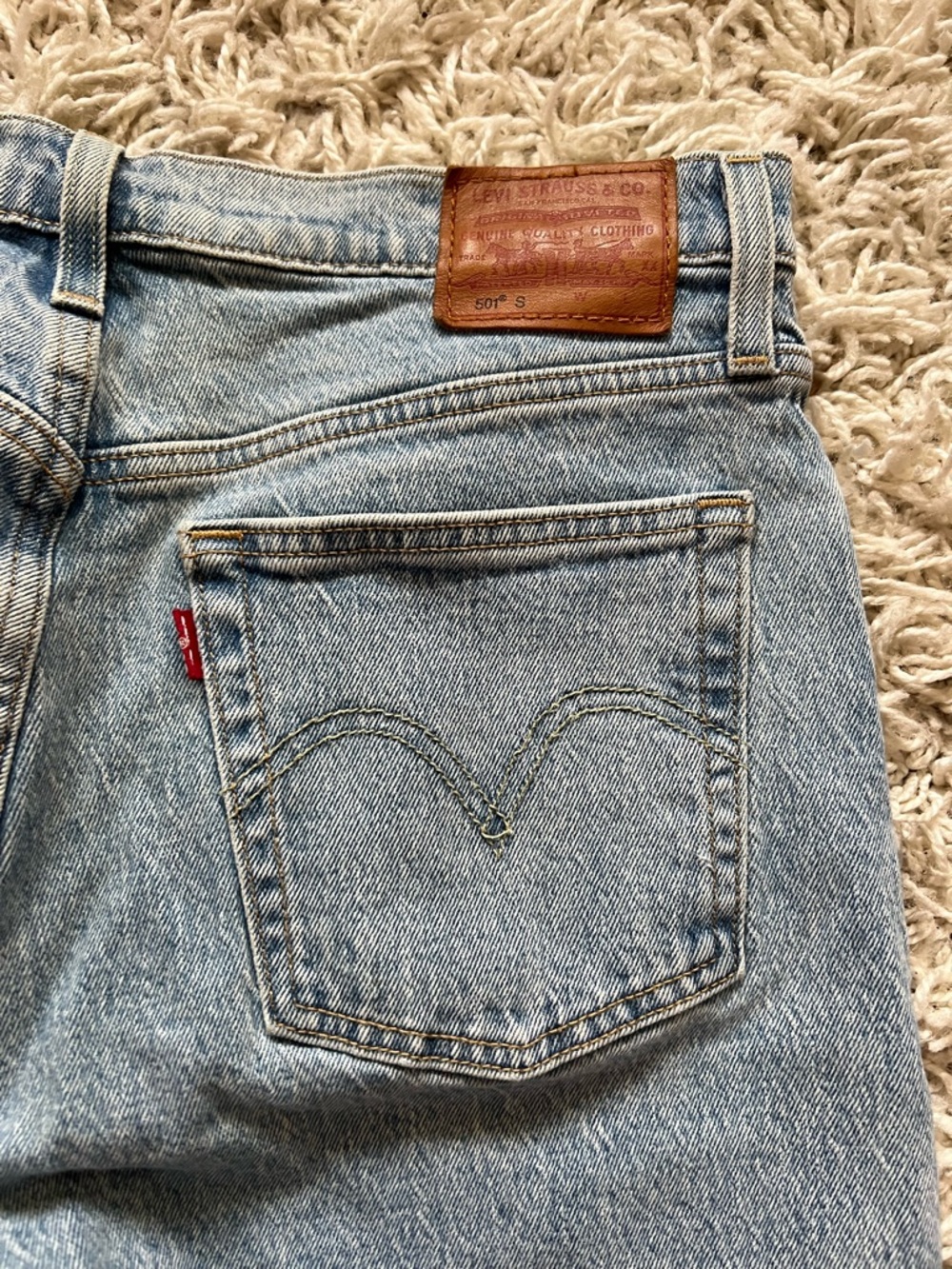 Levi’s Classic Light Wash Skinny Jeans – Size 28